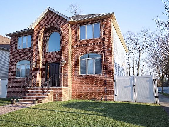 2nd image of 460 Darlington Ave