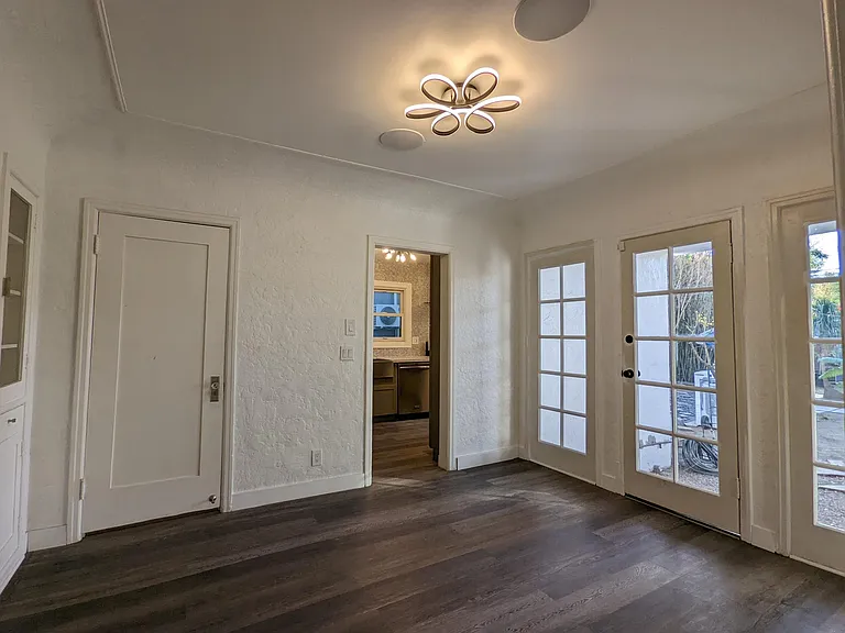 2253 Earl Ave — Photo 7