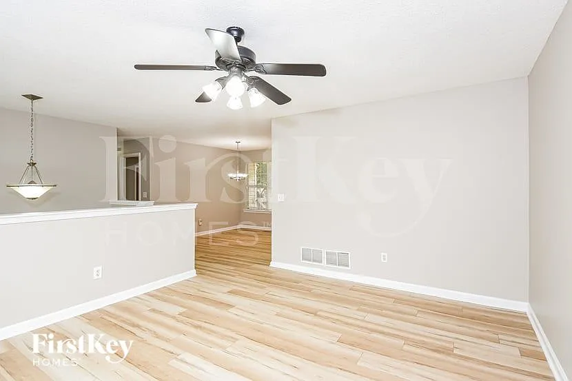 4 bed, 3.0 bath, 1796 sqft, $2,515 — Photo 2