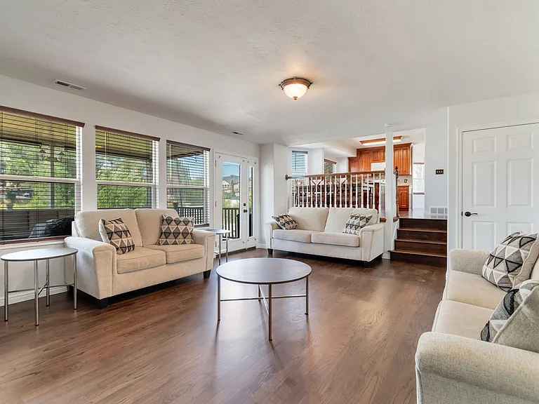 649 E Duck Creek Cir — Photo 17