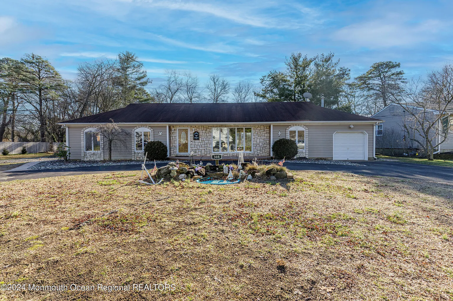 308 Huxley Drive photo 1