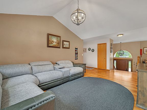 5th image of 402 Savoy Dr