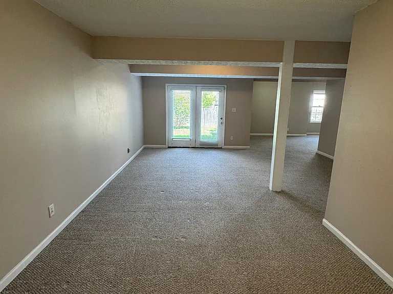 504 Thames Cir — Photo 73