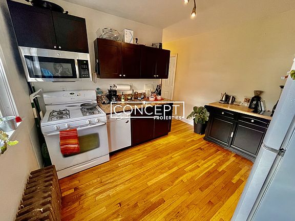 4th image of 217 N Harvard St #1