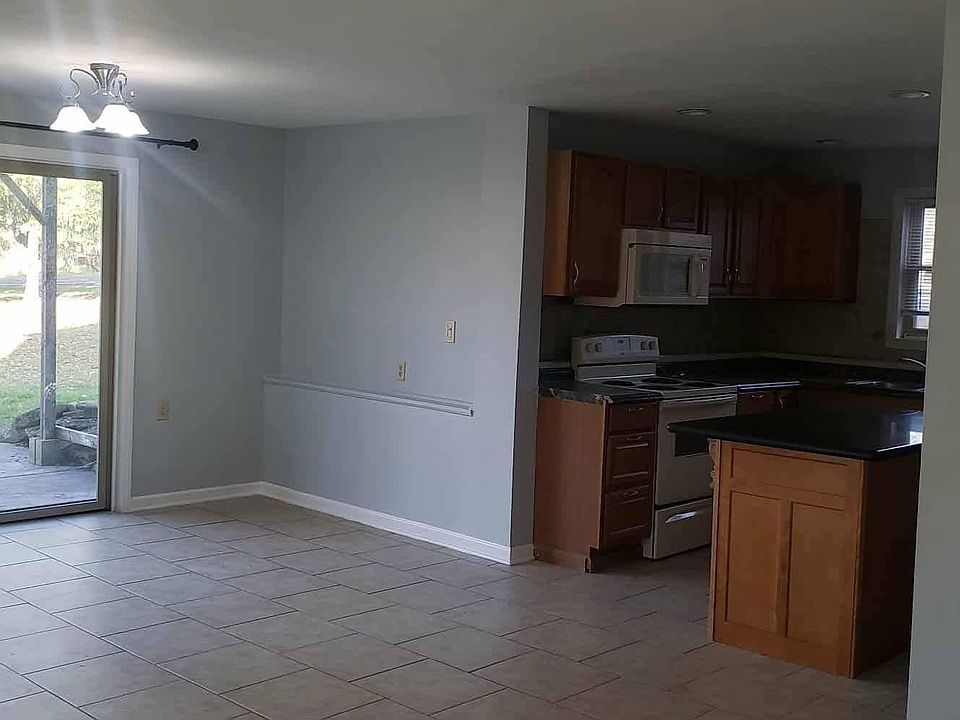 2nd image of 5776 Leete Rd