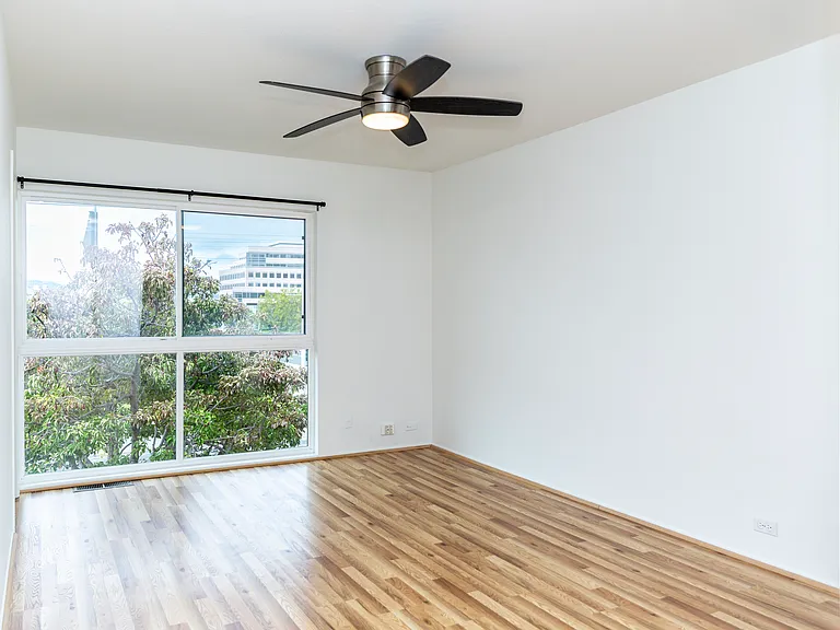 1213 Admiralty Ln — Photo 11