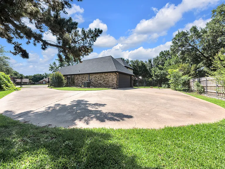 543 Indian Creek Dr — Photo 26