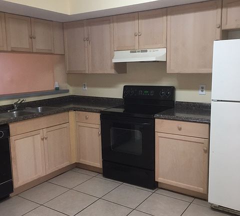 4th image of 2305 Johnson St