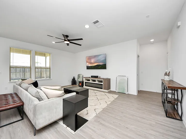 3113 Freiberger Ln — Photo 13