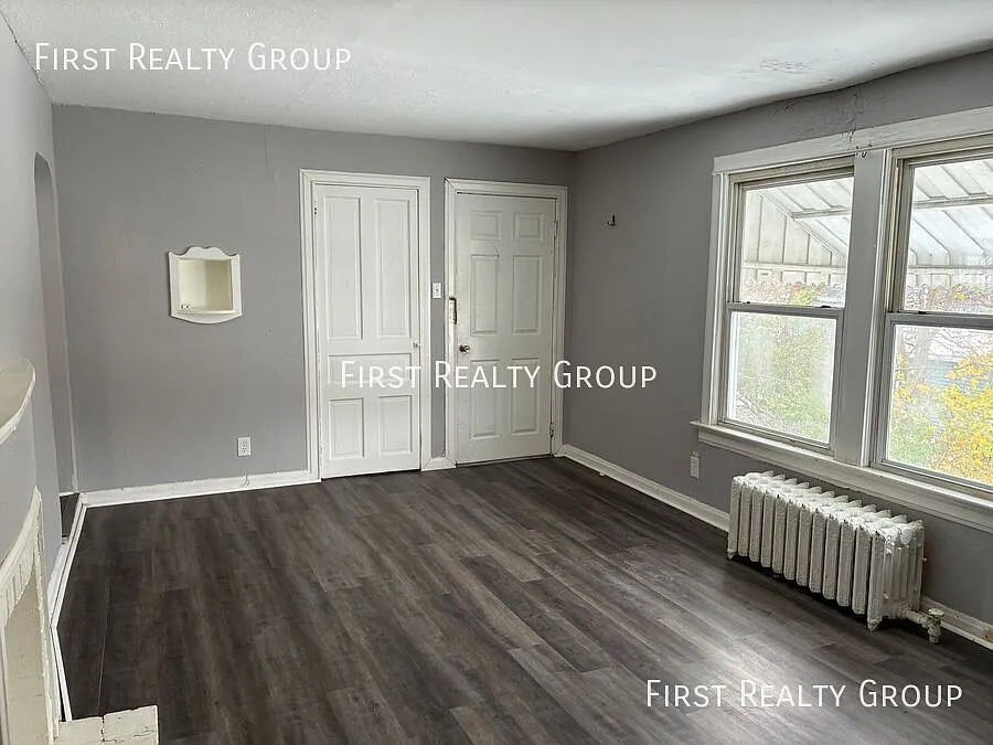 2 Bedroom, 1 Bath Upstairs Apartment, Move in Ready! — Photo 4