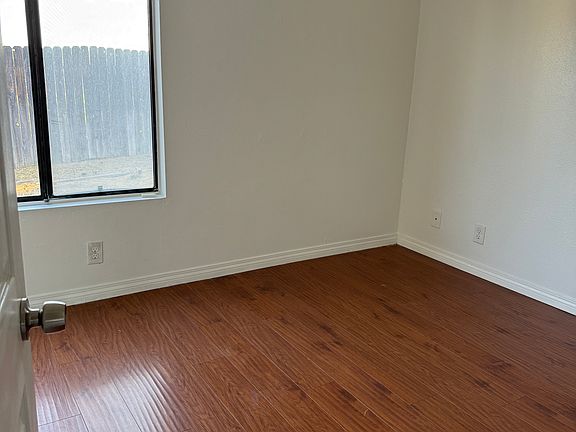 5th image of 8 Meadow Ridge Cir