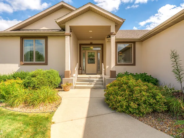 4701 Boulder Ridge Rd, Bismarck, ND 58503