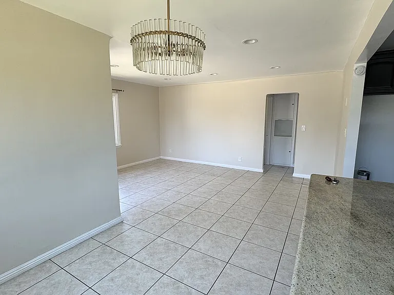 15336 Ryon Ave — Photo 4