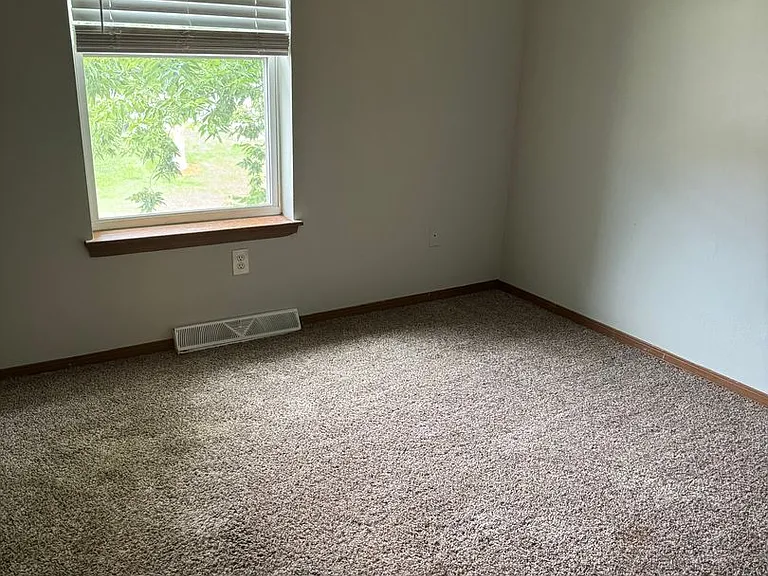 4216 W Bethany Dr — Photo 2
