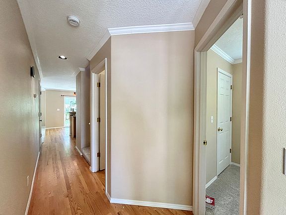 4th image of 1218 NE Kinney St