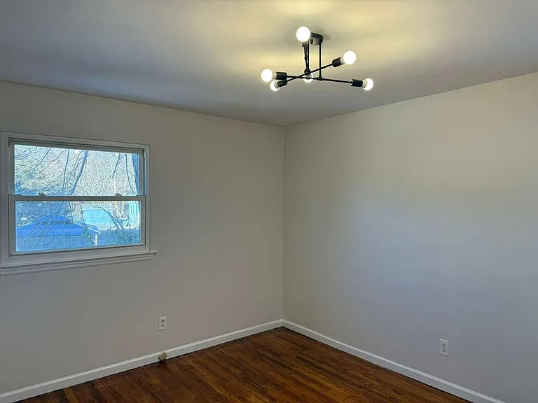 995 Hunt Dr — Photo 9