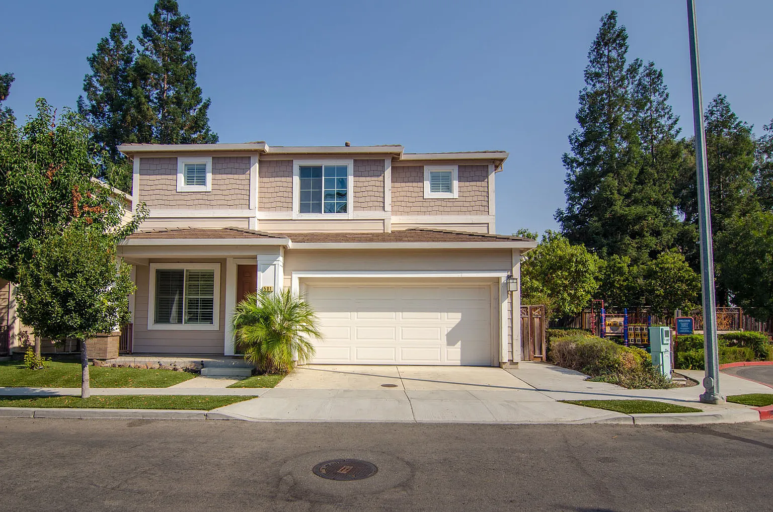 501 Falcon Pl photo 1
