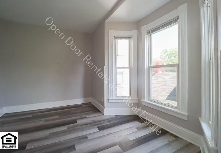 340 W Dewald St #2 — Photo 3