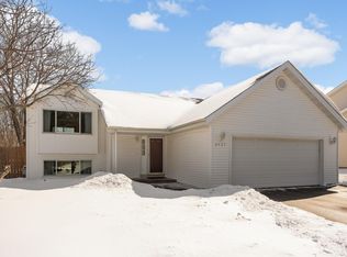 2427 Henslow Ave N, Oakdale, MN 55128
