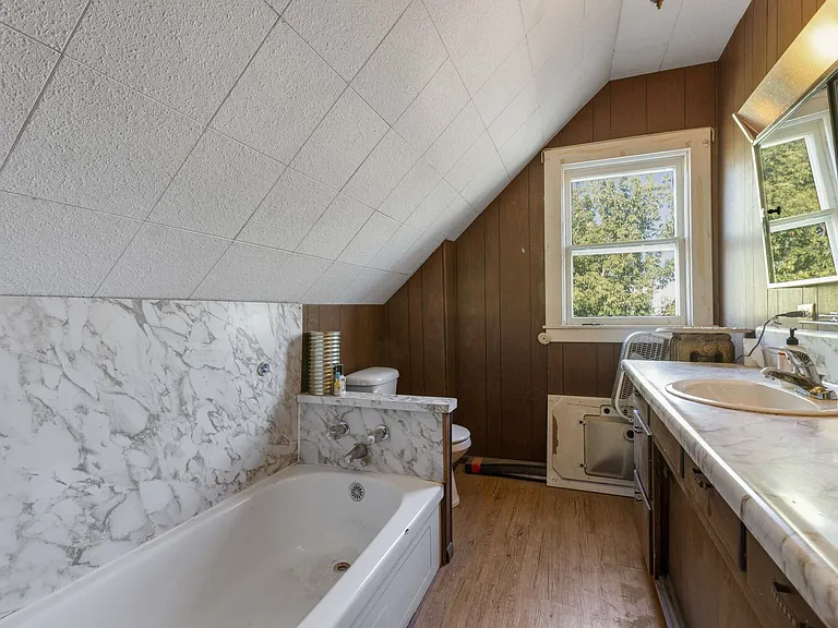 721 N Water Ave — Photo 25