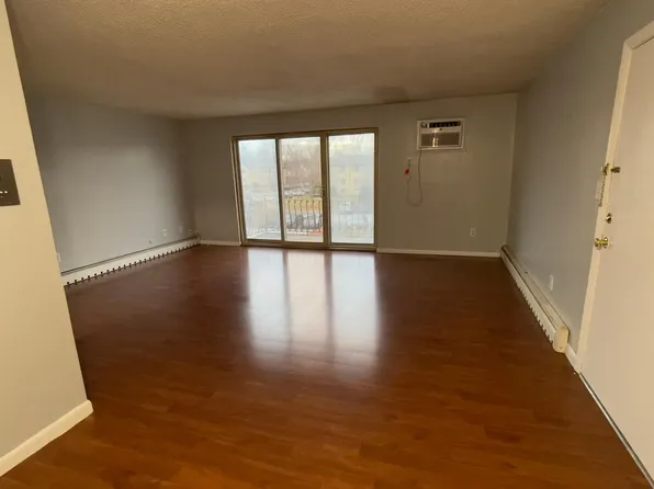 341 Pawtucket Blvd, Lowell, MA