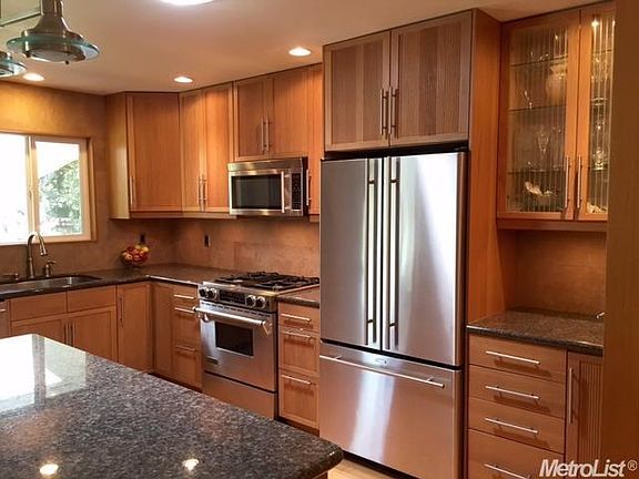 3rd image of 7810 Willowcrest Way