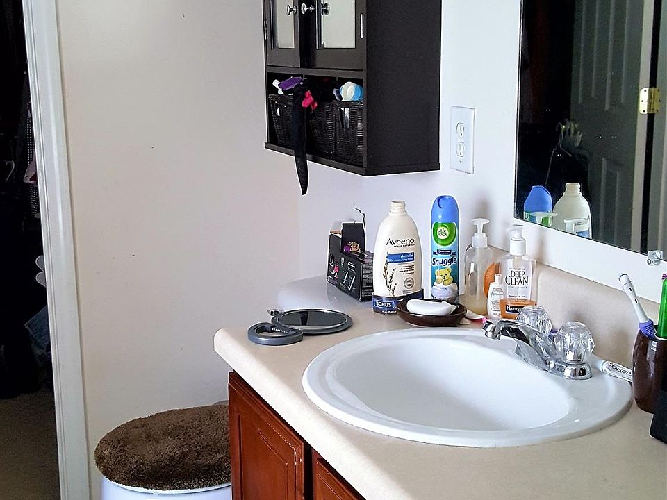 2nd image of 2883 Creekbend Dr