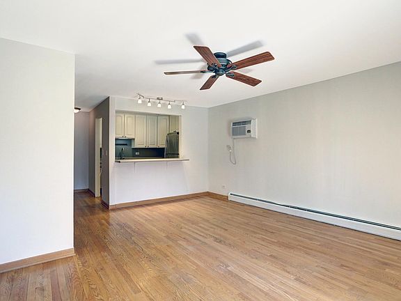 4th image of 832 W Oakdale Ave APT 1A