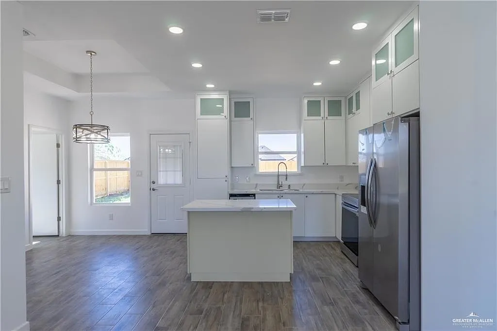 3 bed, 2.0 bath, 1218 sqft, $1,600 — Photo 4