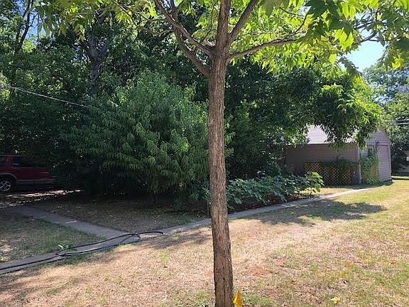 3rd image of 2853 Handley Dr