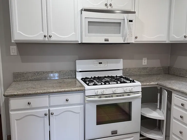 6247 Oak Crest Way — Photo 14