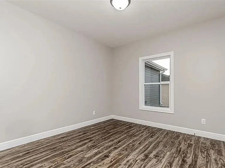 1642 Kenneth Dr — Photo 18