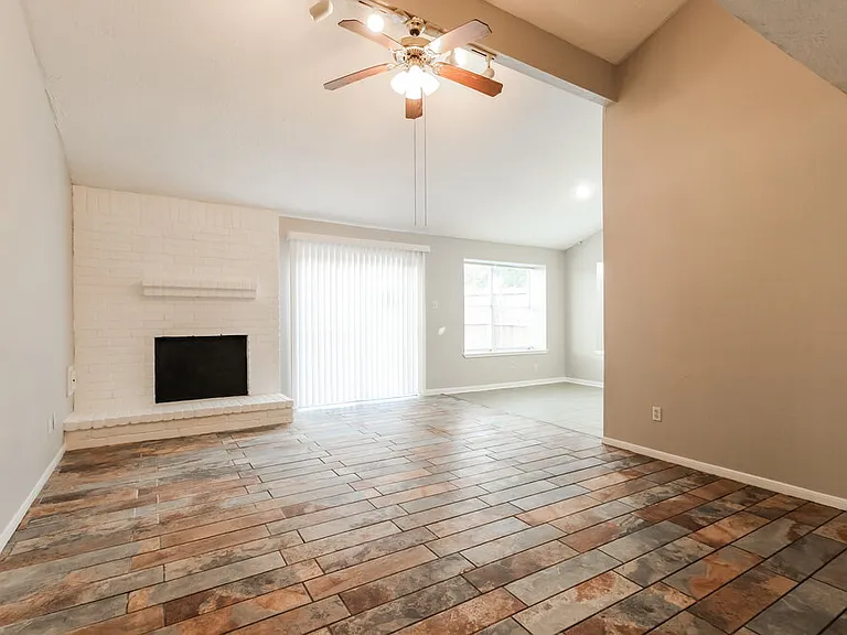 4015 Adonis Dr — Photo 3