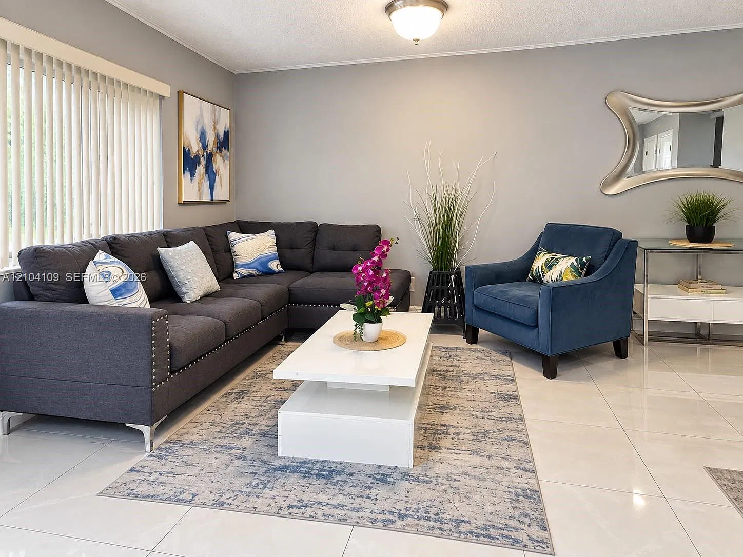 Suzanne Plaza Condo — Photo 4
