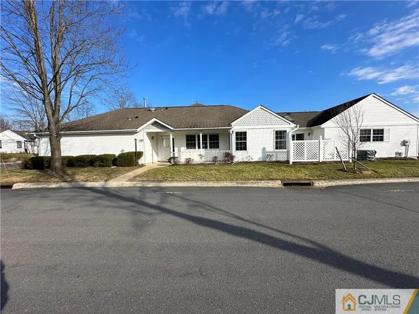 289 Waxwing Dr, Monroe Township, NJ 08831