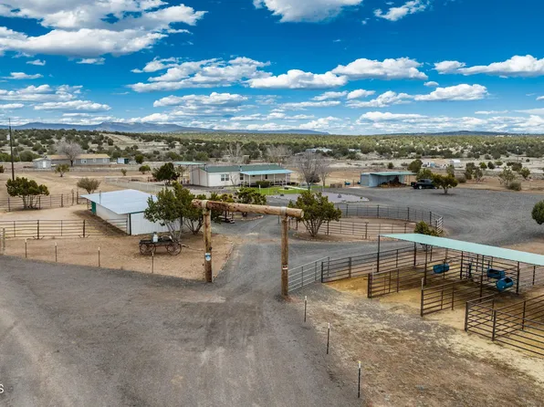 189 W Couchman Trl, Ash Fork, AZ 86320