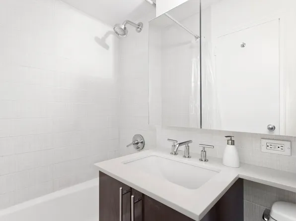 240 East 76th Street 3W image 4 of 4