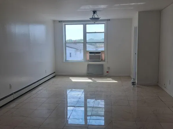 (undisclosed Address), Howard Beach, NY 11414