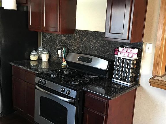 4th image of 26869 Hillview St