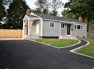 3 E Sycamore St, Central Islip, NY 11722