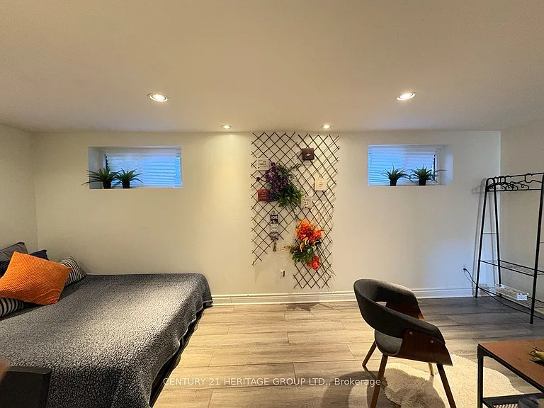 22 Cedar Cres #BASEMENT — Photo 8