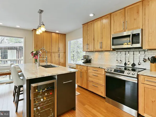 8609 Battailles Ct, Annandale, VA 22003