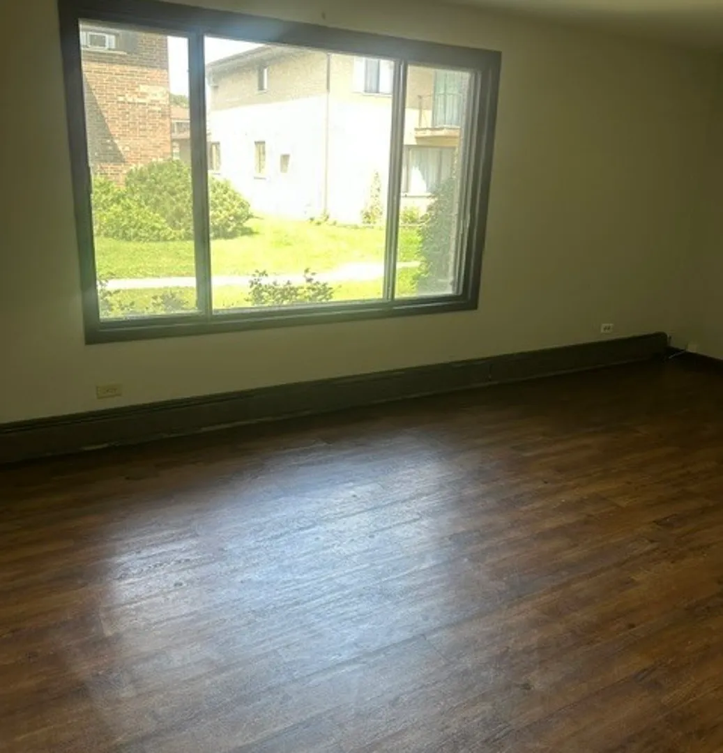 3 bed, 1200 sqft, $2,250 — Photo 3
