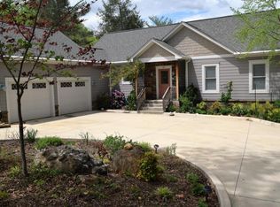 125 Long Island Dr, Moneta, VA 24121