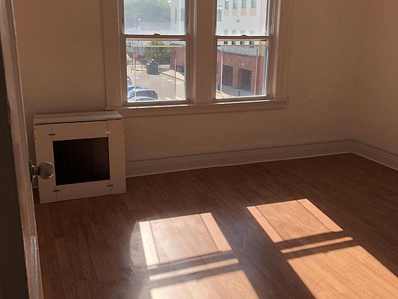 4th image of 477 S Clinton St Floor 2
