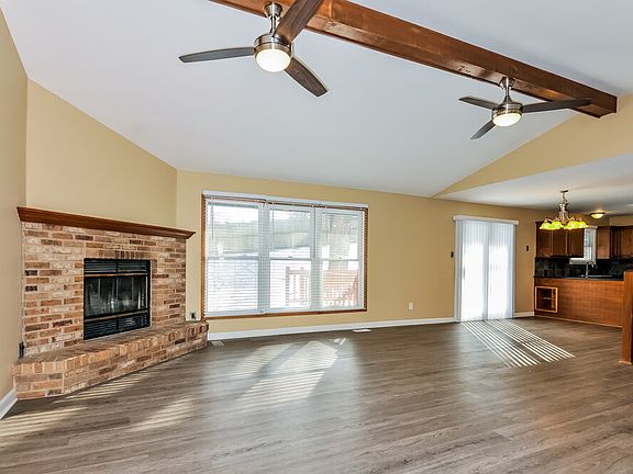 4th image of 1060 Riverwood Place Dr