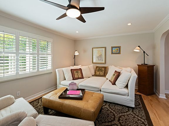 4th image of 697 Washington Blvd