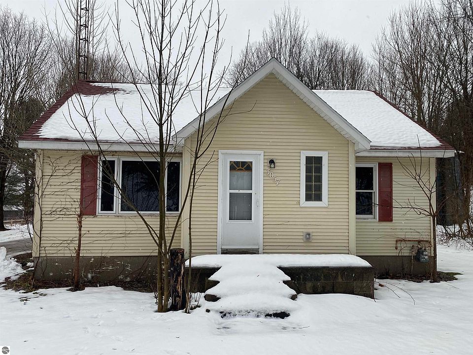 1st image of 3057 Lynn St