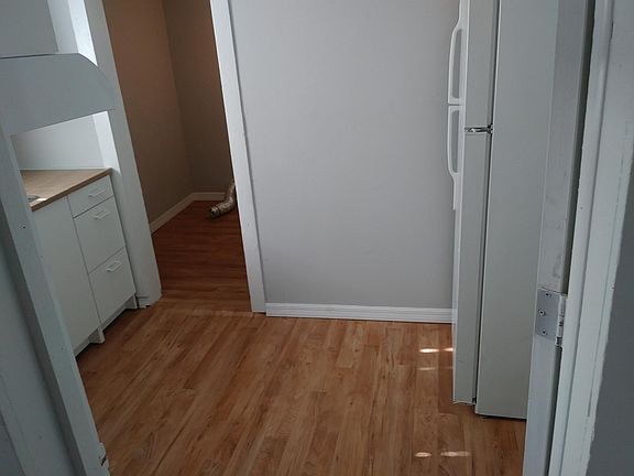 5th image of 1004 Avenue E #1