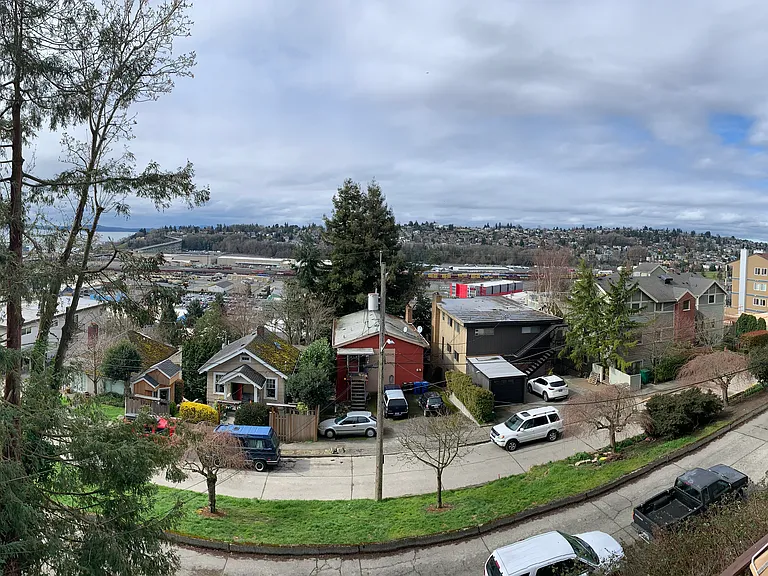 1979 Gilman Dr W — Photo 10